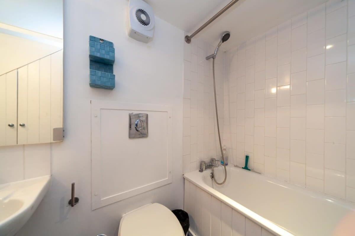 Charming 1 Bedroom Apartment In Old School House Londra Exterior foto