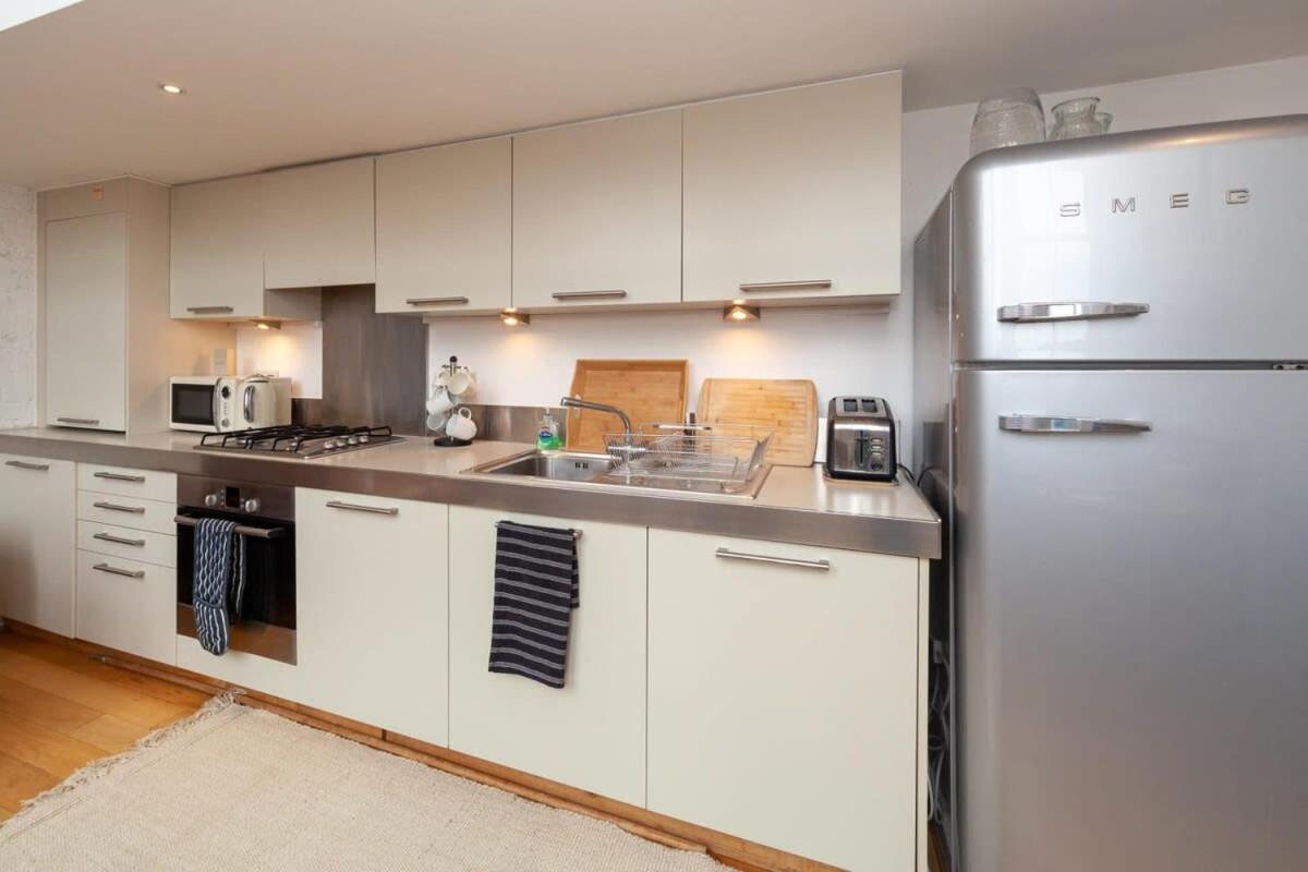 Charming 1 Bedroom Apartment In Old School House Londra Exterior foto