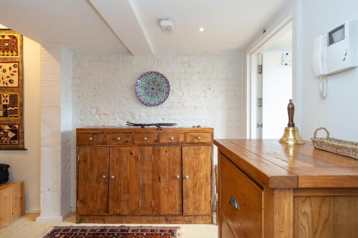 Charming 1 Bedroom Apartment In Old School House Londra Exterior foto